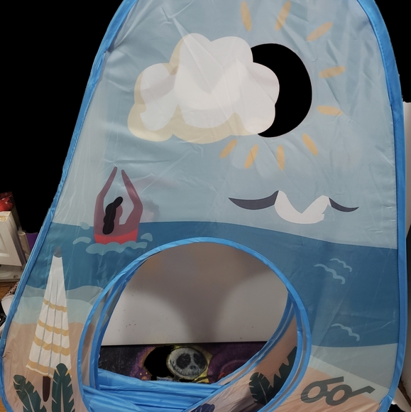 Pop Up Tent/ Ball Pit - Picture 2 of 2